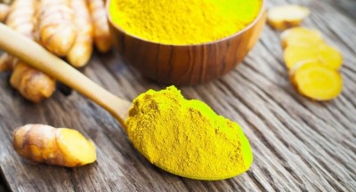 Tinh bột nghệ giúp bạn đẹp tự nhiên như thế nào 